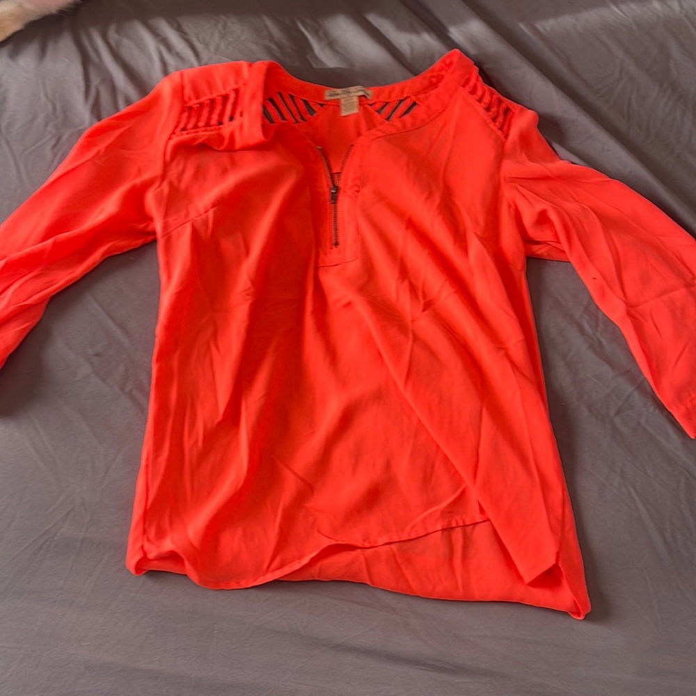 bright orange tee